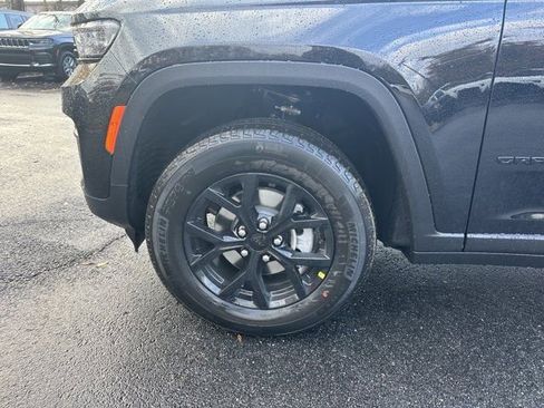 New 2025 Jeep Grand Cherokee Altitude image 11
