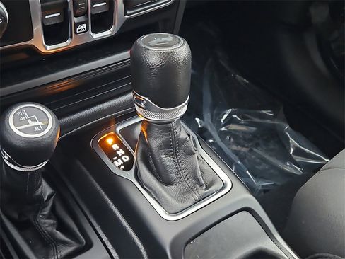 Used 2023 Jeep Wrangler Unlimited Sport image 23