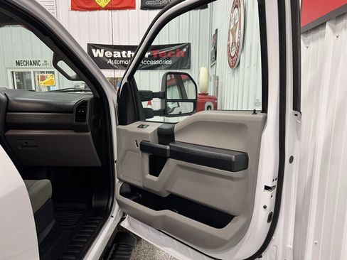 Used 2017 Ford F250 XL w/ Power Equipment Group image 25