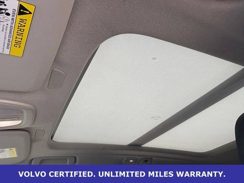 Certified 2025 Volvo XC40 B5 Plus AWD/4WD image 27