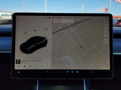 Used 2020 Tesla Model Y Long Range image 10