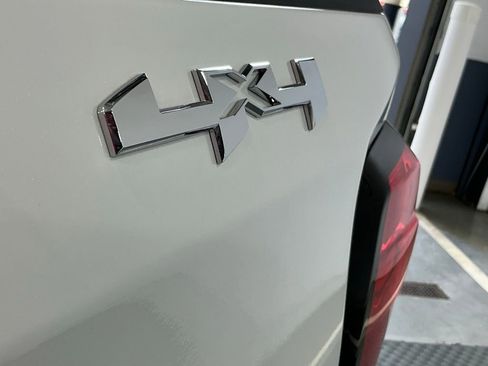 Used 2026 GMC Sierra 1500 SLT image 5