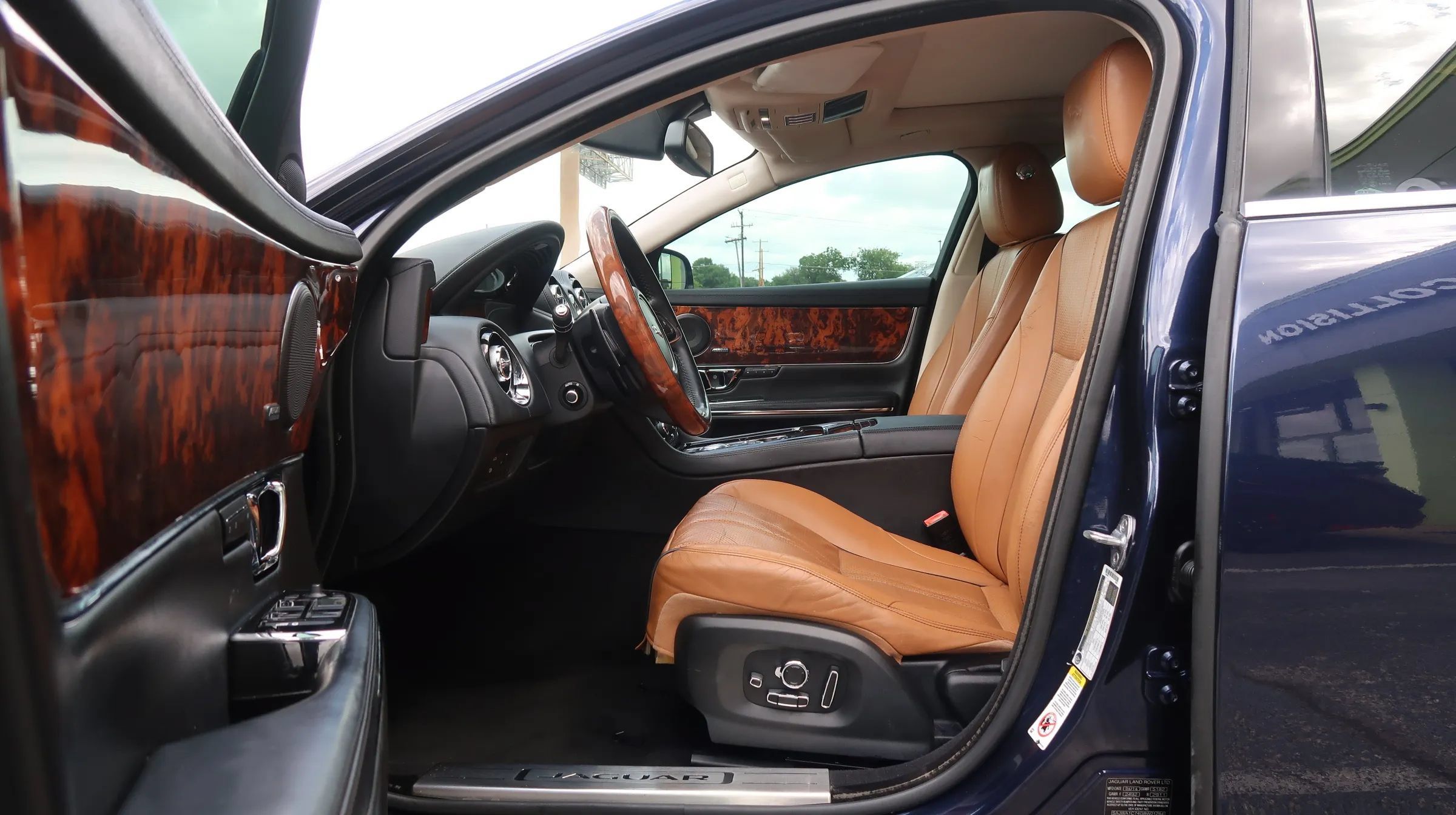 Used 2016 Jaguar XJ R-Sport RWD image 15
