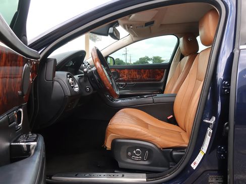 Used 2016 Jaguar XJ R-Sport RWD image 15