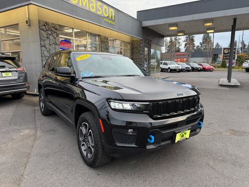 Used 2022 Jeep Grand Cherokee Trailhawk w/ Advanced Protech Group II image 8