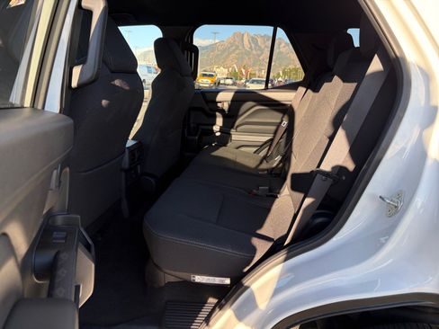 Used 2025 Toyota 4Runner SR5 AWD/4WD image 25
