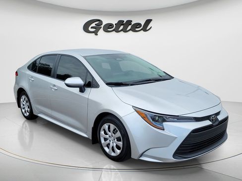 Certified 2025 Toyota Corolla LE FWD image 3