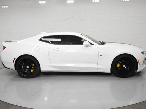 Used 2017 Chevrolet Camaro LT RWD image 5