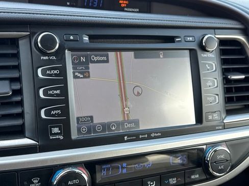 Used 2016 Toyota Highlander Limited image 23