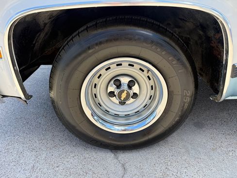 Used 1991 Chevrolet Suburban 2WD image 12