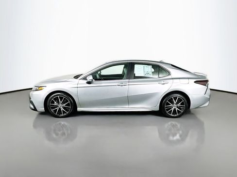 Used 2023 Toyota Camry SE image 4