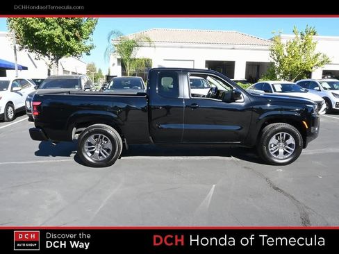 Used 2025 Nissan Frontier SV image 5