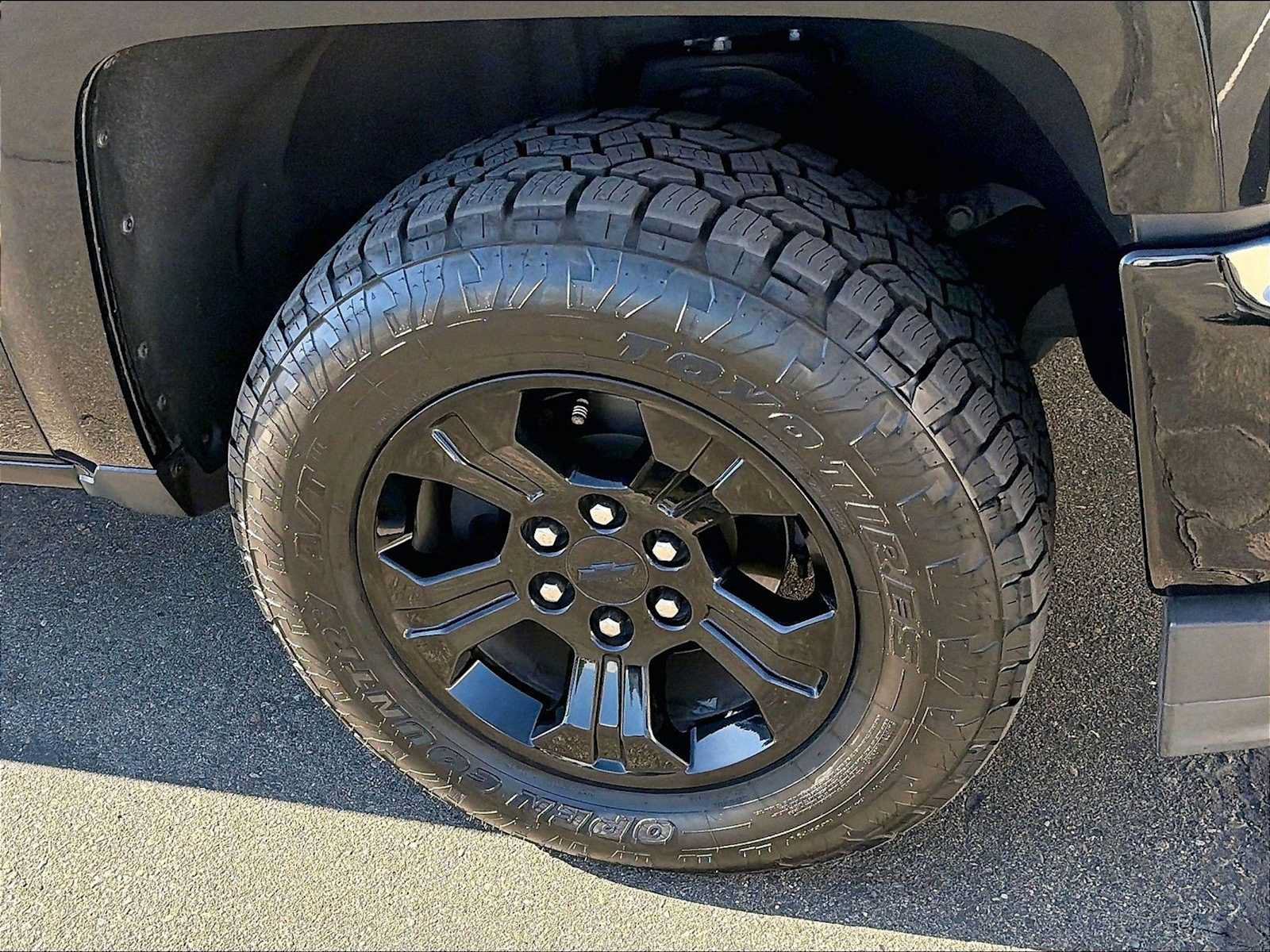 Used 2018 Chevrolet Silverado 1500 LTZ Z71 w/ LTZ Plus Package AWD/4WD image 13