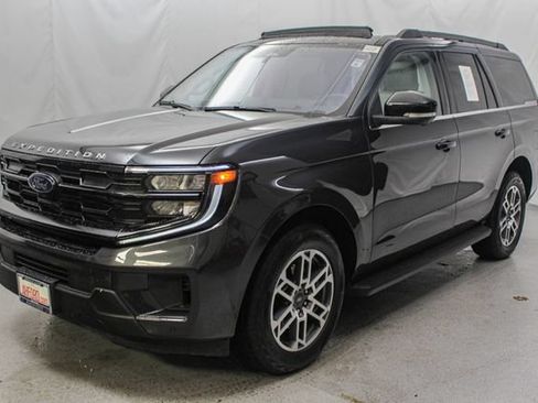 Certified 2025 Ford Expedition Active AWD/4WD image 5