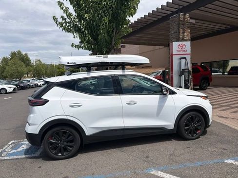 Used 2023 Chevrolet Bolt EUV LT w/ Convenience Package FWD image 7