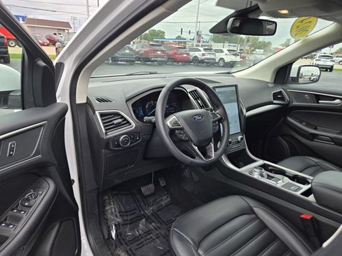Certified 2024 Ford Edge SEL w/ Convenience Package AWD/4WD image 2