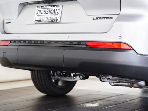 New 2025 Jeep Grand Cherokee L Limited w/ Luxury Tech Group II image 9