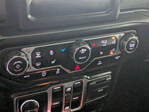Used 2022 Jeep Gladiator Sport AWD/4WD image 17