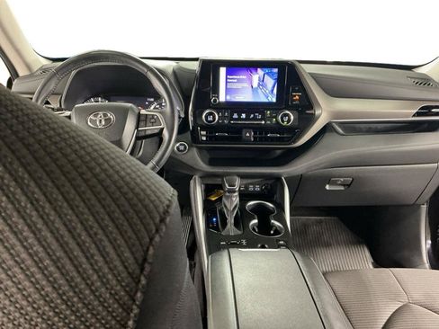 Used 2023 Toyota Highlander LE AWD/4WD image 6