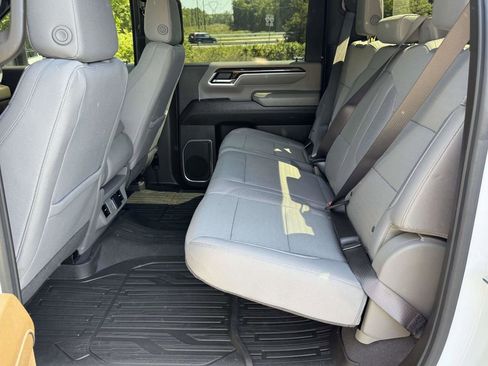 Used 2025 GMC Sierra 2500 SLE w/ SLE Value Package; AWD/4WD image 17