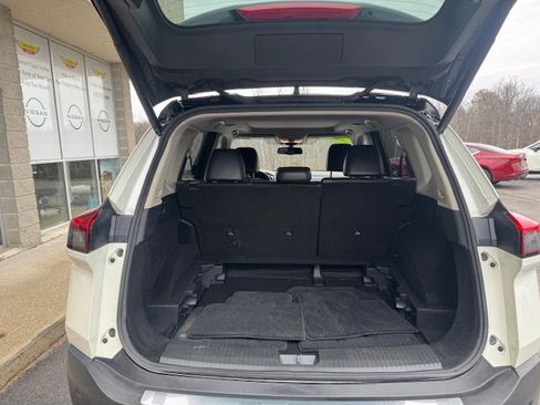 Used 2022 Nissan Rogue Platinum w/ Head-Up Display Package image 9