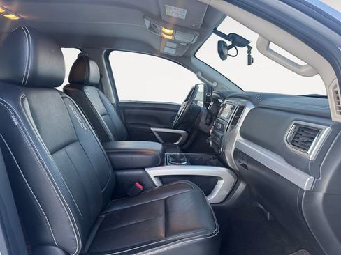 Used 2018 Nissan Titan PRO-4X w/ Pro-4x Convenience Package image 15