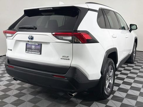 Used 2022 Toyota RAV4 XLE w/ XLE Grade Weather Package AWD/4WD image 25