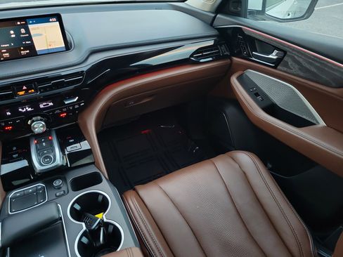 Used 2023 Acura MDX SH-AWD w/ Advance Package image 16