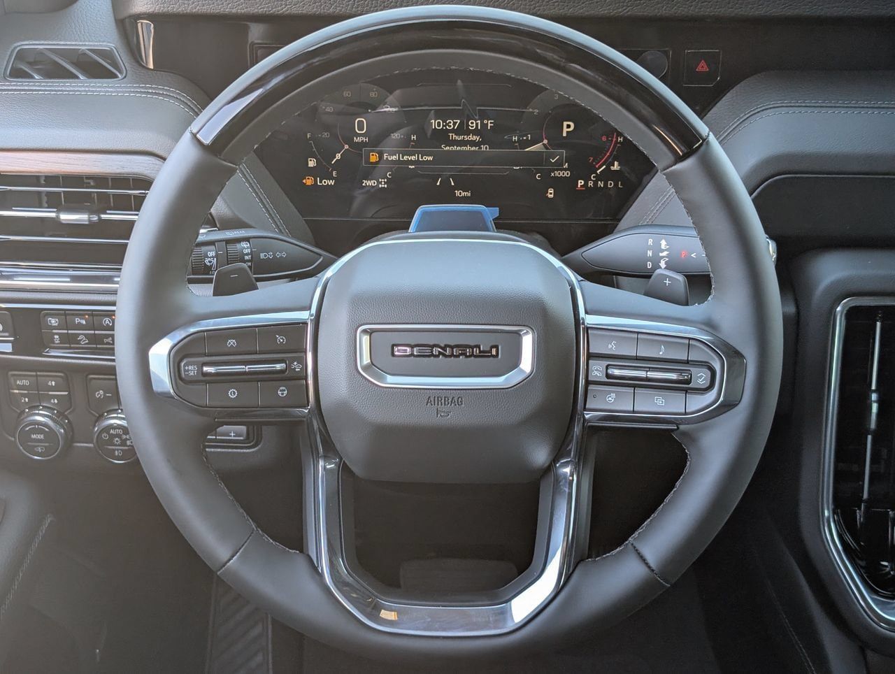 New 2026 GMC Yukon Denali w/ Denali Reserve Package AWD/4WD image 10