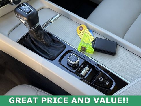 Used 2019 Volvo XC60 T5 Momentum image 20