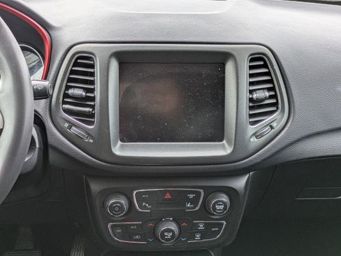 Used 2021 Jeep Compass Trailhawk image 17