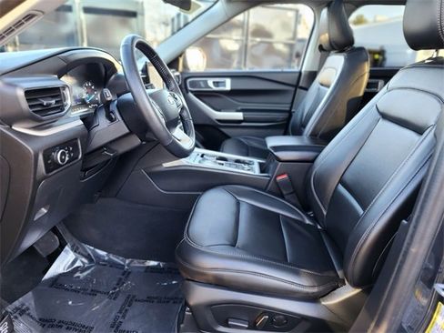Certified 2023 Ford Explorer XLT w/ Equipment Group 202A image 19