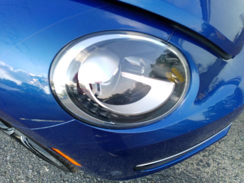 Used 2013 Volkswagen Beetle 2.0T FWD image 38
