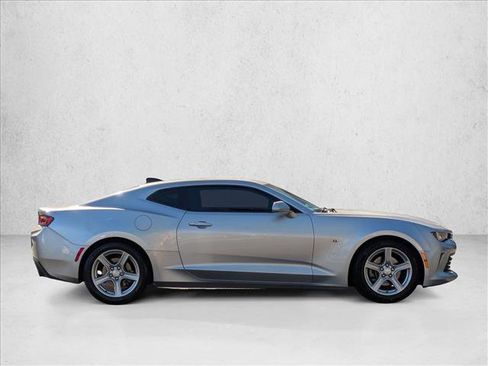 Used 2018 Chevrolet Camaro LT image 4