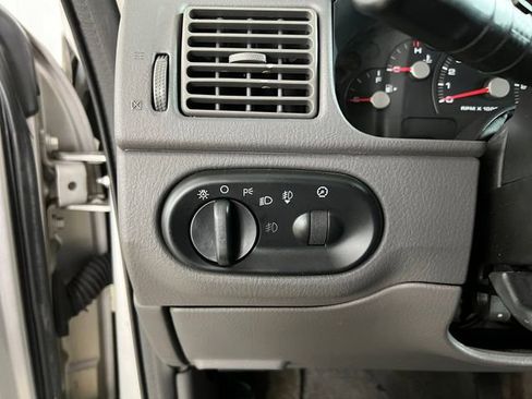 Used 2003 Ford Explorer XLT image 17