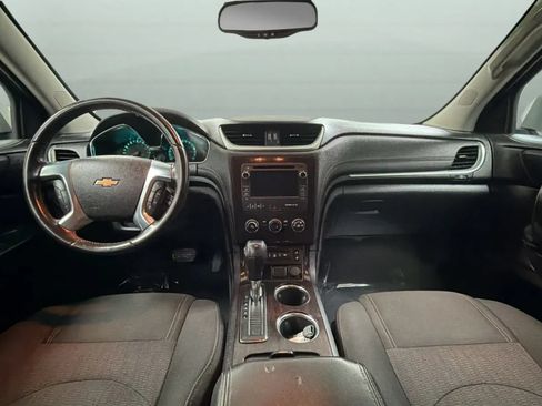 Used 2017 Chevrolet Traverse LT w/ Style and Technology Package FWD image 9