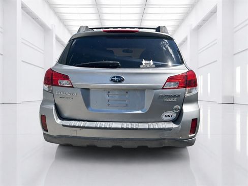 Used 2011 Subaru Outback 2.5i Premium w/ All-Weather Pkg AWD/4WD image 4