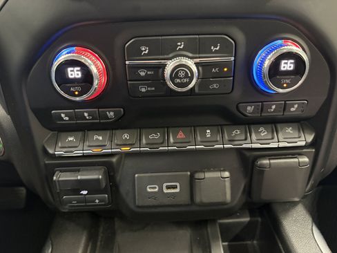 Used 2021 GMC Sierra 1500 Denali w/ Denali Ultimate Package AWD/4WD image 17