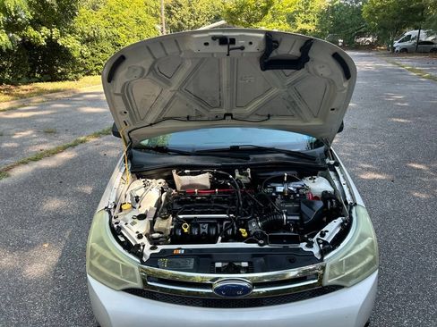 Used 2009 Ford Focus SE FWD image 11