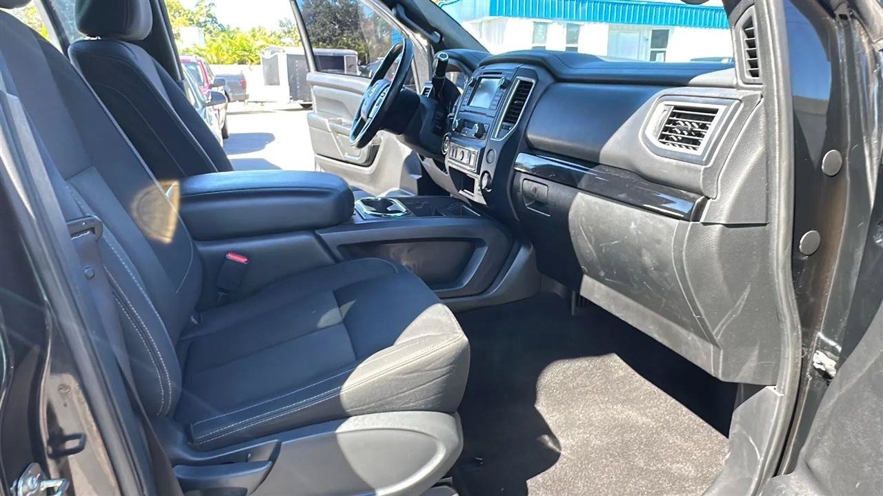 Used 2019 Nissan Titan SV w/ SV Convenience Package RWD image 42