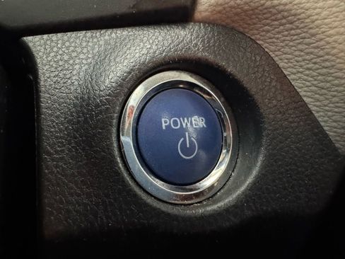 Used 2022 Toyota RAV4 XLE w/ Convenience Package image 29