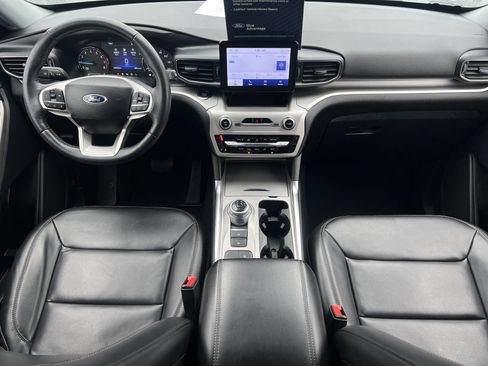 Certified 2022 Ford Explorer XLT w/ Equipment Group 202A image 5