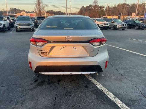 Used 2020 Toyota Corolla LE image 4