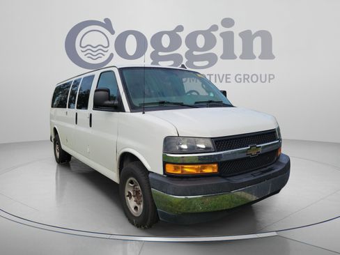 Used 2018 Chevrolet Express 3500 LT w/ LT Preferred Equipment Group RWD image 11