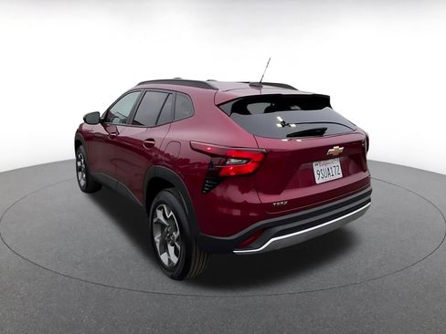 Used 2025 Chevrolet Trax LT w/ LT Convenience Package image 11