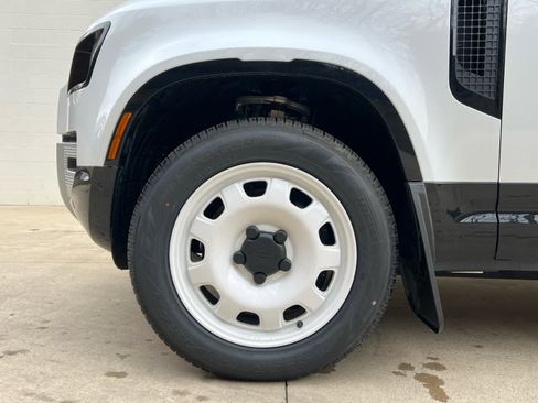 Used 2025 Land Rover Defender 110 S image 6