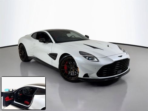 Used 2025 Aston Martin Vanquish RWD image 2
