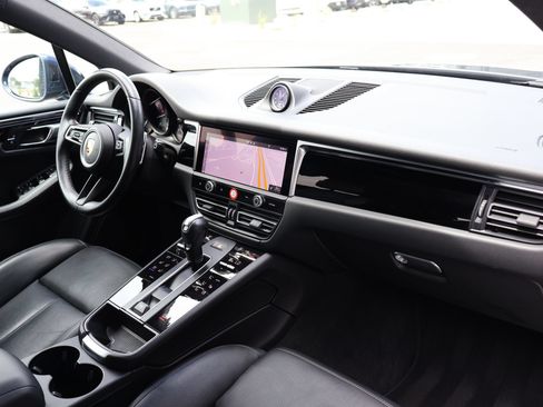 Certified 2023 Porsche Macan AWD/4WD image 28
