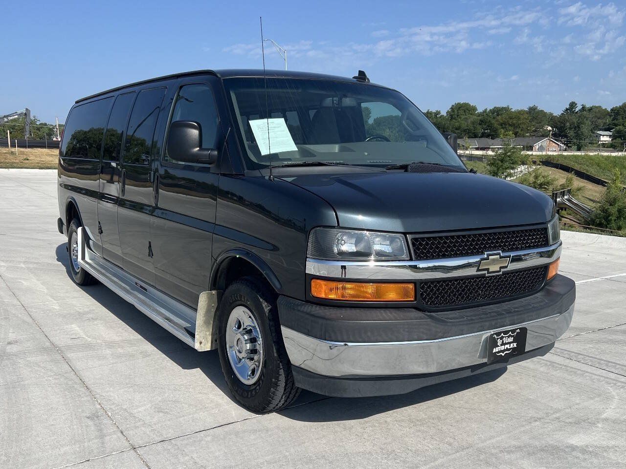 Used 2017 Chevrolet Express 3500 LT w/ LT Preferred Equipment Group RWD image 6