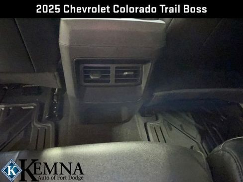 Used 2025 Chevrolet Colorado Trail Boss image 16
